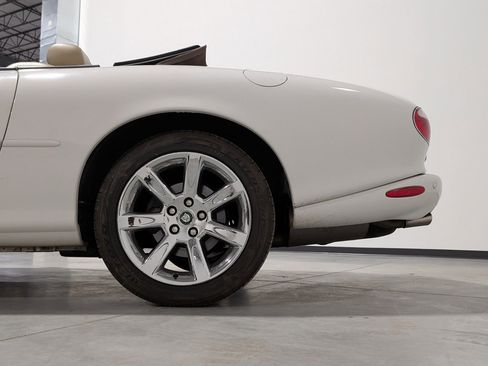 Used 2003 Jaguar XK8 Convertible image 34