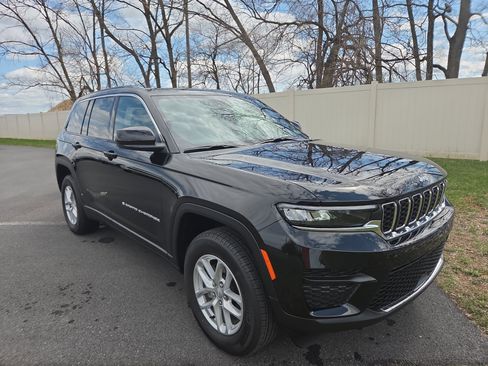 New 2025 Jeep Grand Cherokee Laredo X w/ Luxury Tech Group I AWD/4WD image 17
