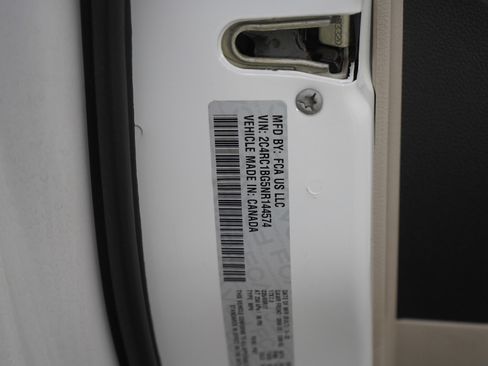 Used 2022 Chrysler Pacifica Touring-L w/ Uconnect Theater Family Group image 25