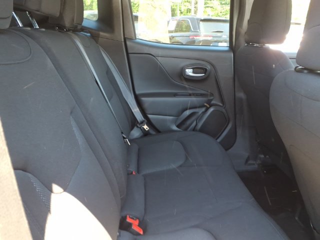 Used 2023 Jeep Renegade Latitude AWD/4WD image 15