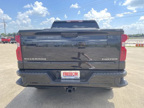 Used 2025 Chevrolet Silverado 1500 Custom image 5