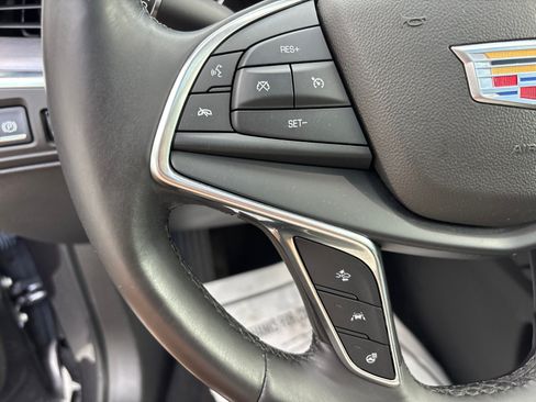 Used 2018 Cadillac XT5 Luxury w/ Driver Awareness Package FWD image 17