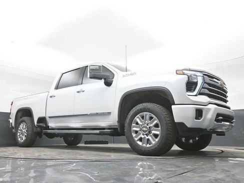 Used 2025 Chevrolet Silverado 2500 High Country w/ Technology Package image 39