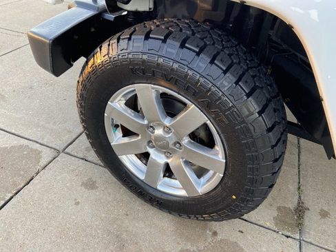 Used 2016 Jeep Wrangler Unlimited Sahara w/ Connectivity Group image 24