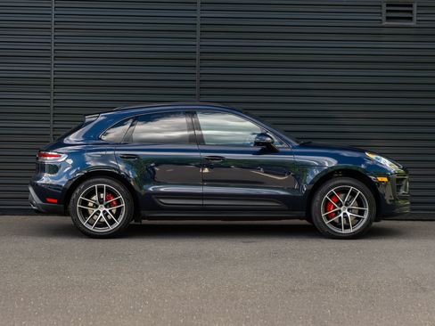 Certified 2023 Porsche Macan S AWD/4WD image 9