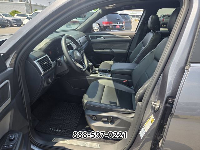 Used 2022 Volkswagen Atlas Cross Sport SE w/ Panoramic Sunroof Package FWD image 10