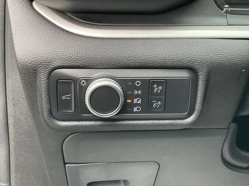 Used 2022 Ford Explorer XLT image 14