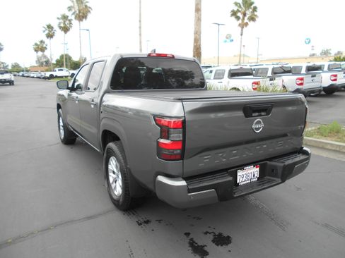 Used 2024 Nissan Frontier SV w/ Technology Package RWD image 5