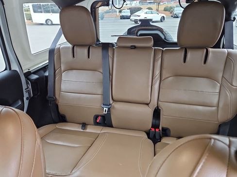 Used 2023 Jeep Wrangler Unlimited Sahara image 11