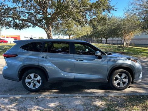 Used 2023 Toyota Highlander LE image 6