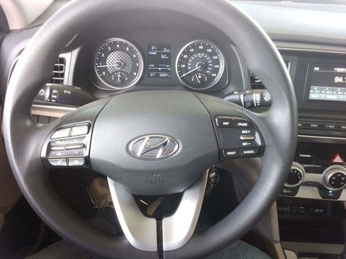 Used 2019 Hyundai Elantra SE FWD image 8
