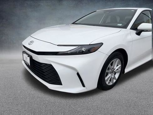 Used 2025 Toyota Camry LE image 54