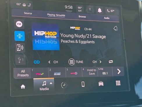 New 2025 Jeep Grand Cherokee Laredo X w/ Luxury Tech Group I image 17