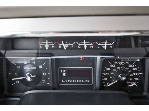 Used 2010 Lincoln Navigator L 2WD image 13