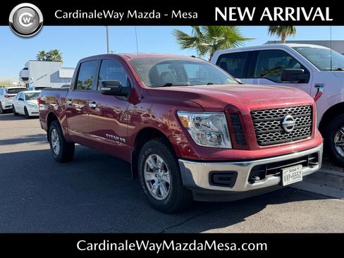 Used 2019 Nissan Titan SV image 1