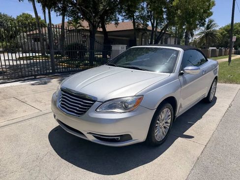 Used 2011 Chrysler 200 Limited FWD image 5