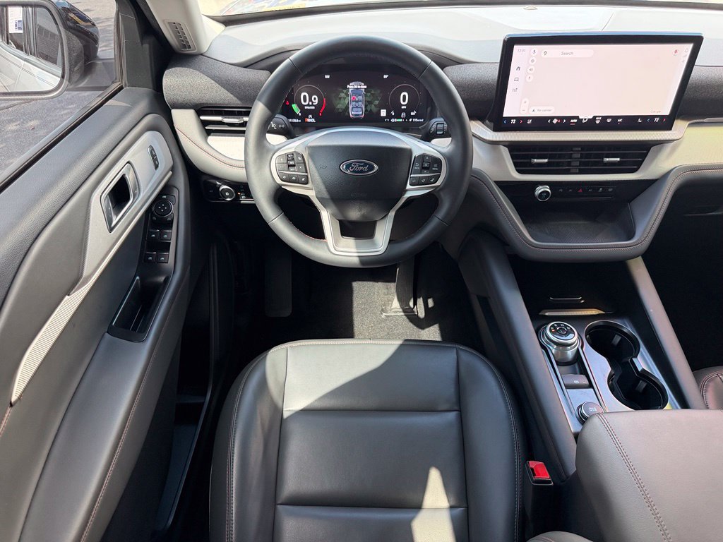 Certified 2025 Ford Explorer Active w/ Active Comfort Package RWD image 9