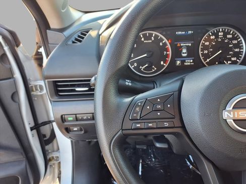 Used 2025 Nissan Sentra S image 10