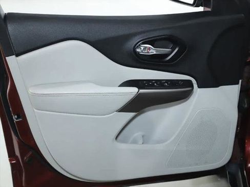 Certified 2020 Jeep Cherokee Latitude Lux w/ Quick Order Package 26H Lux image 15