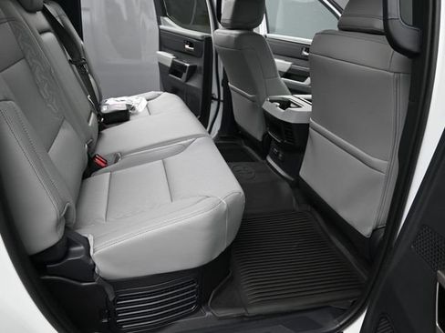 Used 2025 Toyota Tundra Limited AWD/4WD image 25