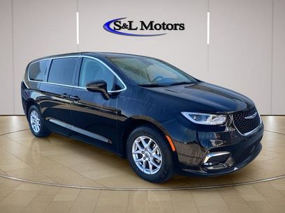 Used 2024 Chrysler Pacifica Touring-L