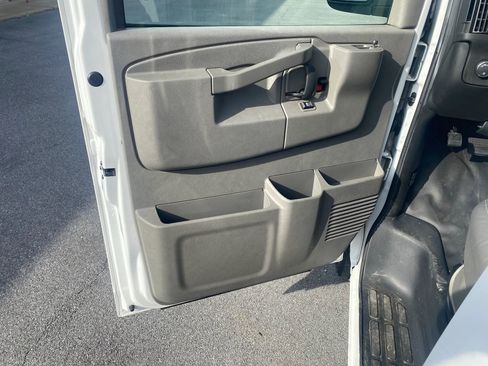 Used 2020 Chevrolet Express 2500 w/ Driver Convenience Package RWD image 8