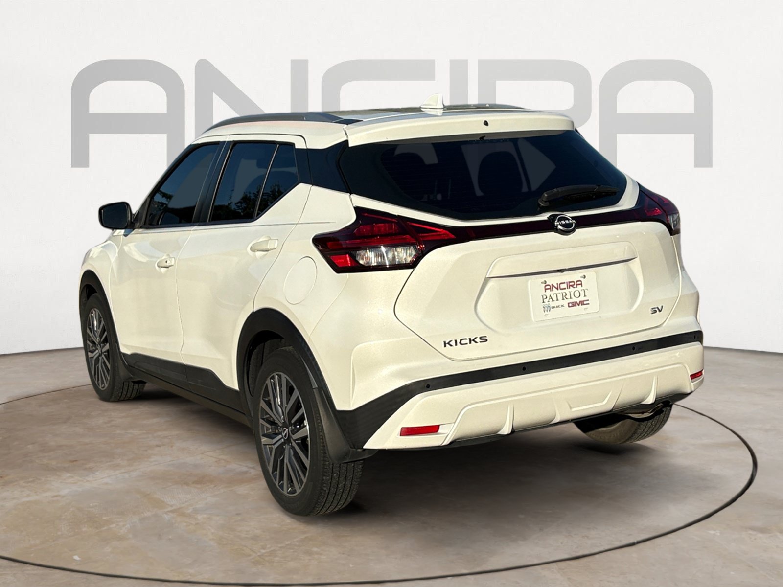 Used 2023 Nissan Kicks SV FWD image 8