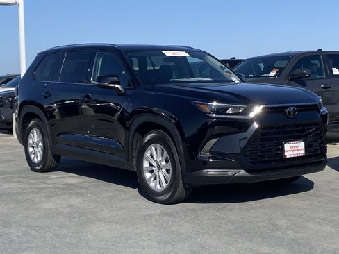 Certified 2025 Toyota Grand Highlander AWD image 2