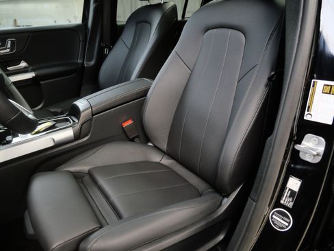 Certified 2026 Mercedes-Benz GLB 250 4MATIC image 3