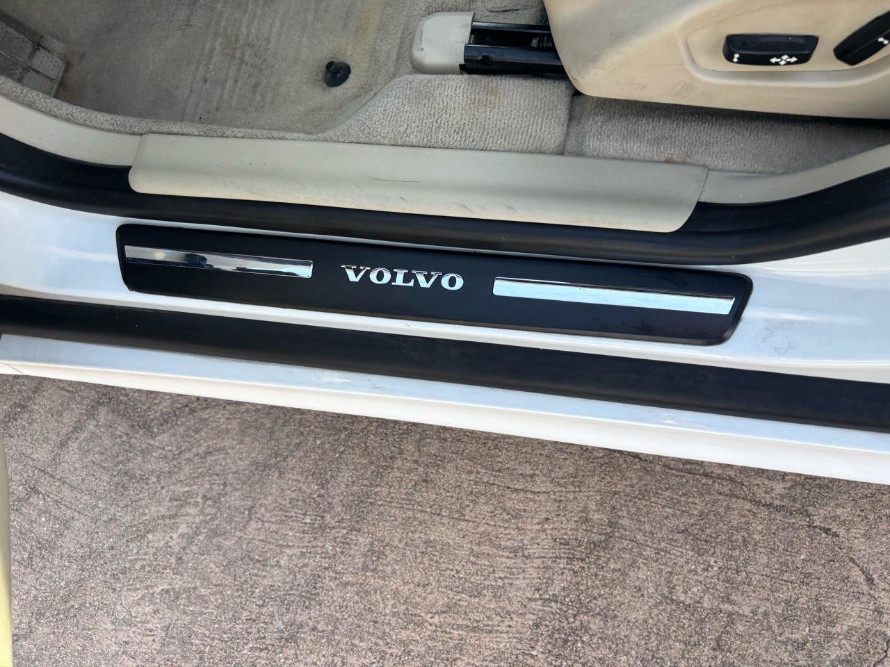 Used 2015 Volvo XC60 T6 w/ Proximity Package FWD image 9