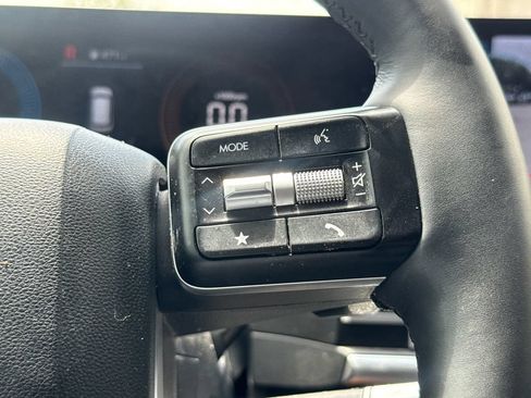 Used 2025 Hyundai Santa Fe SEL FWD image 22