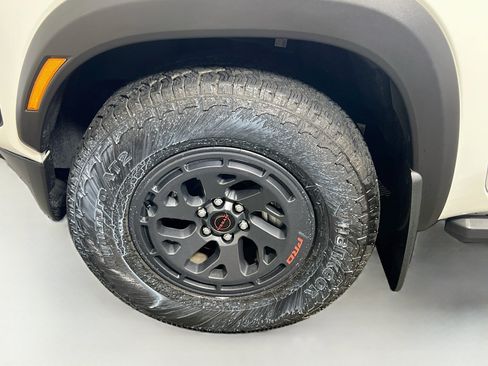 Used 2026 Nissan Frontier Pro-X w/ Tow Package RWD image 13