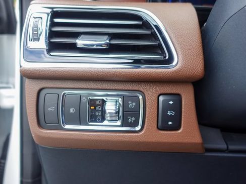 Used 2022 Lincoln Navigator Reserve AWD/4WD image 16