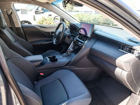 Used 2024 Toyota Venza LE AWD/4WD image 15
