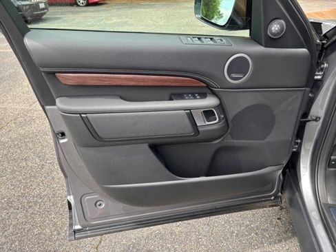 Used 2025 Land Rover Discovery Dynamic SE AWD/4WD image 21