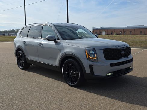 Used 2021 Kia Telluride SX w/ SX Prestige Package image 2