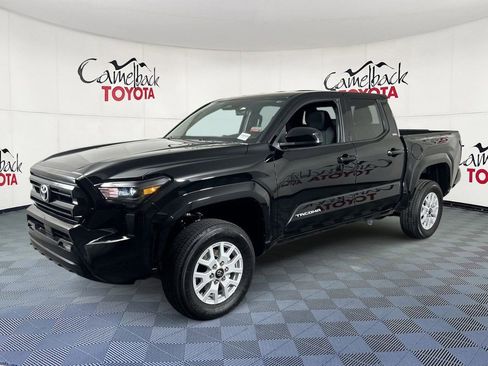 Used 2025 Toyota Tacoma SR5 image 2