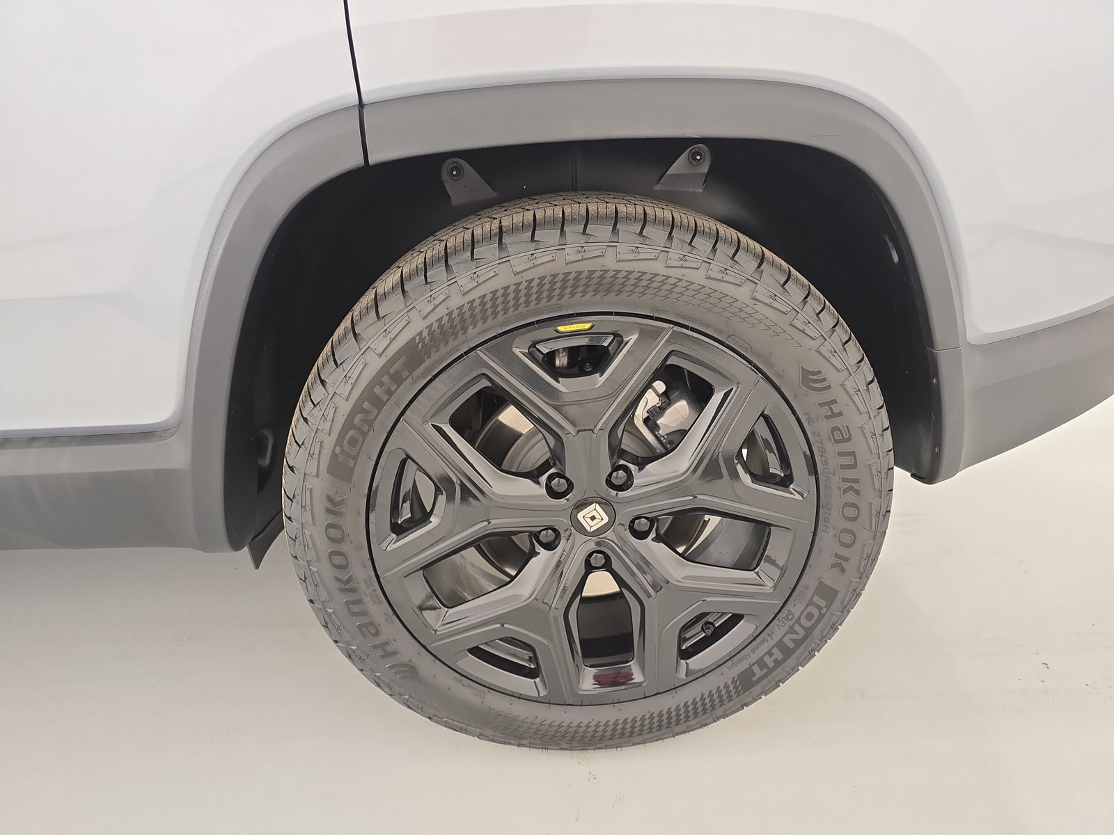 Used 2024 Rivian R1S Adventure Dual AWD/4WD image 10