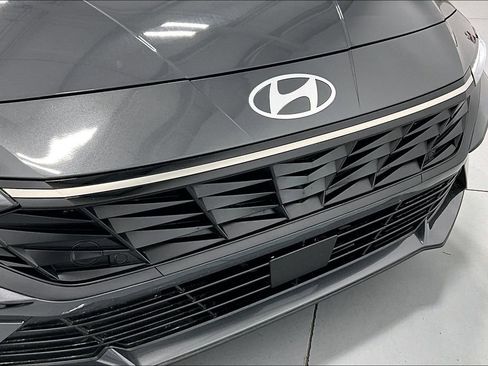Certified 2025 Hyundai Elantra SEL FWD image 34