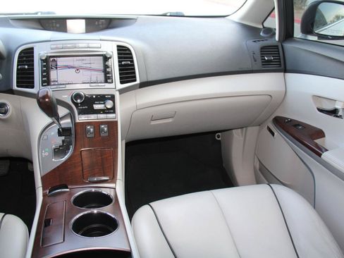 Used 2011 Toyota Venza w/ Premium Pkg #2 FWD image 10