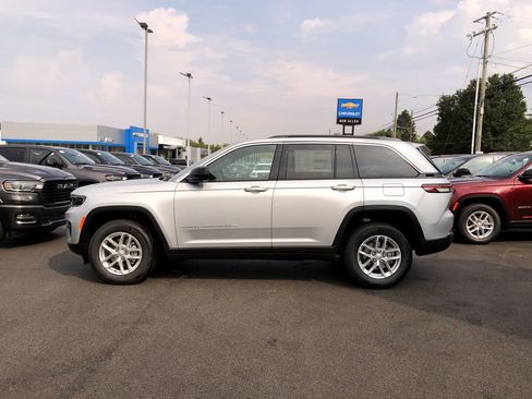 New 2025 Jeep Grand Cherokee Laredo X w/ Luxury Tech Group I image 3