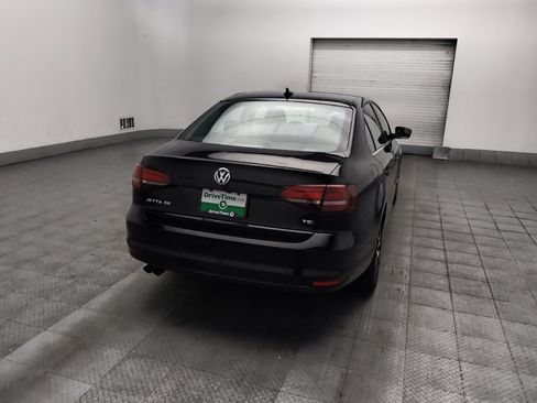 Used 2017 Volkswagen Jetta SE FWD image 7