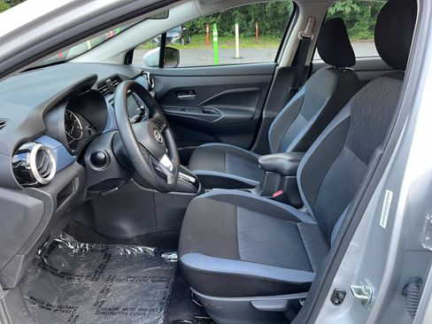 Used 2025 Nissan Versa SV FWD image 24