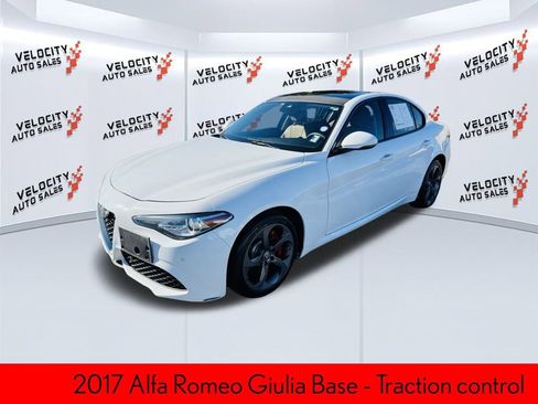 Used 2017 Alfa Romeo Giulia AWD image 7