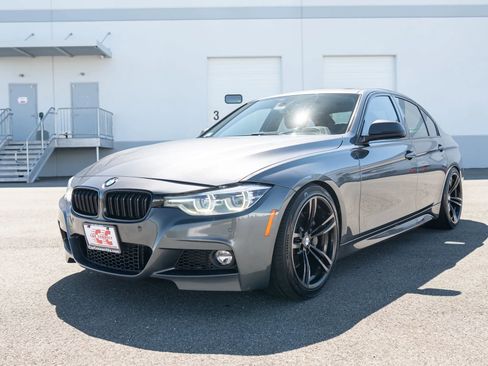 Used 2018 BMW 340i xDrive Sedan w/ Premium Package AWD/4WD image 2