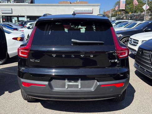 Used 2021 Volvo XC40 T5 R-Design w/ Climate Package image 5