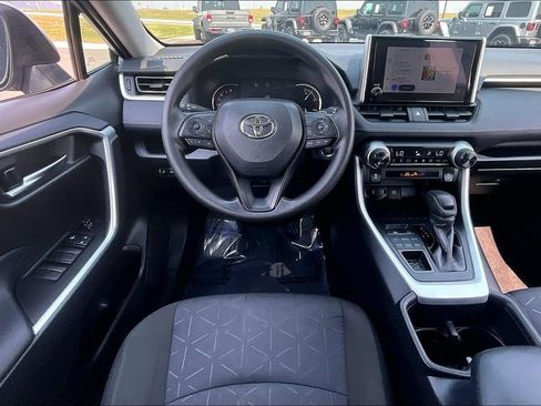 Used 2025 Toyota RAV4 XLE AWD/4WD image 5