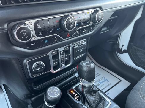 Used 2024 Jeep Wrangler Unlimited Sahara w/ Safety Group AWD/4WD image 19