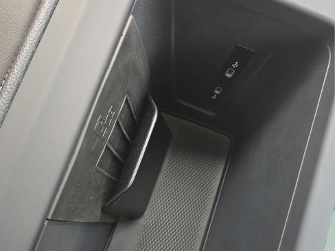 New 2026 Volkswagen Tiguan SE FWD image 21