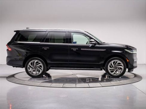 New 2026 Lincoln Navigator Premiere AWD/4WD image 6